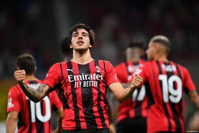 詹姆斯32+15天津胜广东 贺希宁17分深圳负上海