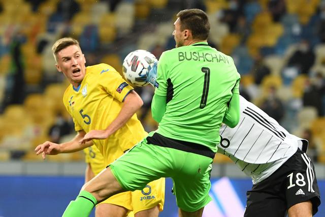 雷霆力克快船13连胜 拉塞尔伤退篮网险胜雄鹿